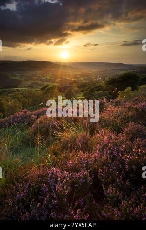 Sonnenuntergang über Hope Valley von Surprise View, Hathersage, Derbyshire, Großbritannien Stockfoto