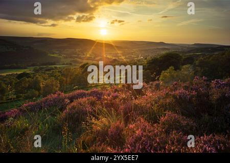 Sonnenuntergang über Hope Valley von Surprise View, Hathersage, Derbyshire, Großbritannien Stockfoto