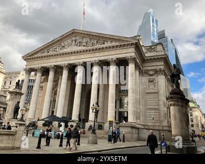 Die Royal Exchange neben der Bank of England war Londons erstes zweckgebautes Zentrum für den Aktienhandel. Stockfoto