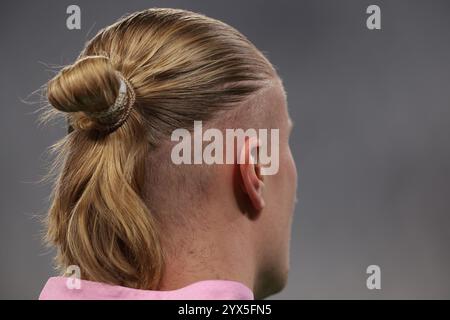 Turin, Italien. Dezember 2024. Erling Haaland von Manchester City im Pferdeschwanz während des UEFA Champions League-Spiels im Juventus-Stadion in Turin. Der Bildnachweis sollte lauten: Jonathan Moscrop/Sportimage Credit: Sportimage Ltd/Alamy Live News Stockfoto