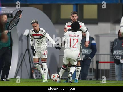 Pilsen, Großbritannien. Dezember 2024. Manchester United Stürmer Antony (21) spielt am 12. Dezember 2024 in der Doosan Arena, Pilsen, Tschechien, als U-Boot für Manchester United-Verteidiger Tyrell malacia (12) beim Spiel FC Viktoria Plzen gegen Manchester United FC am 6. Spieltag der UEFA Europa League in der Doosan Arena, Pilsen, Tschechien Credit: Every Second Media/Alamy Live News Stockfoto