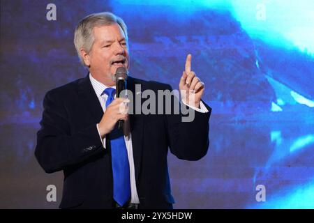 Anchorage, Vereinigte Staaten von Amerika. 20. November 2024. Michael Ryan, ehemaliger stellvertretender US-Verteidigungsminister, hält während der Sicherheits- und Verteidigungskonferenz von Anchorage am 20. November 2024 in Anchorage, Alaska. Die dreitägige Konferenz konzentrierte sich auf Diskussionen über die wachsende Bedeutung der arktischen Regionen für die globale Sicherheit. Quelle: Amber Kurka/DOD/Alamy Live News Stockfoto