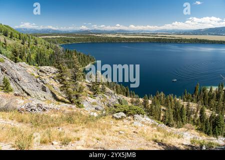 Panoramablick auf den Jenny Lake vom Inspiration Point Overlook im Grand Teton National Park, Wyoming Stockfoto