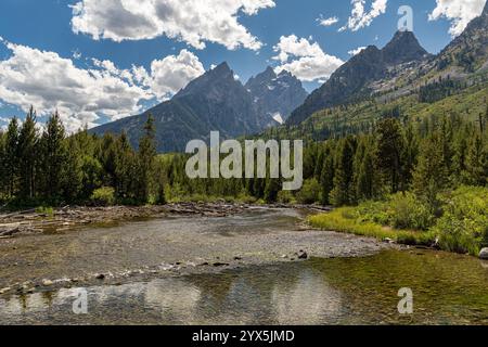 Teton Mountains vom Ufer des String Lake im Grand Teton National Park, Wyoming Stockfoto