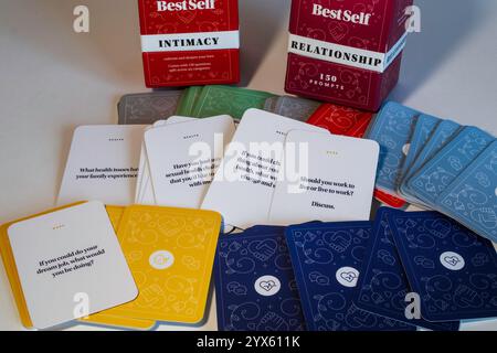 BEST Self Intiacy Cards helfen, Beziehungen zu stärken und Vertrauen zwischen Paaren aufzubauen, 2024, USA Stockfoto