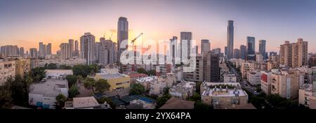 Luftaufnahme der Wolkenkratzer in Tel Aviv, Givatayim Viertel, Israel Stockfoto