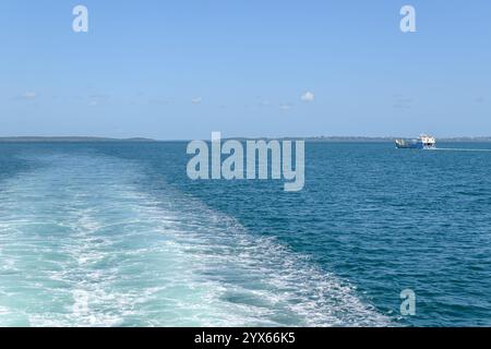 K'gari Fraser Island, Australien - 15. September 2024: Fähre auf Fraser Island, Transport im Personenwagen zum beliebten Reiseziel Stockfoto