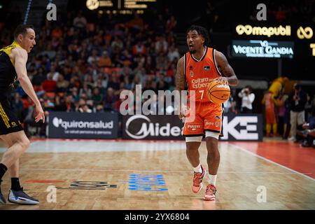 Valencia , Spanien , 13. Dezember 2024. Chris Jones aus Valencia Korb in der Liga Endesa Regular Season Runde 6. Quelle: Vicente Vidal Fernandez/Alamy Live News Stockfoto