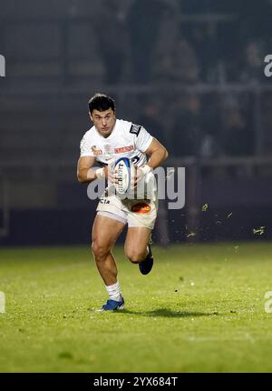 Dezember 2024; Salford Community Stadium, Salford, Lancashire, England; Investec Champions Cup Rugby, Sale Sharks versus Racing 92; Henry Arundell von Racing 92 mit dem Ball Stockfoto