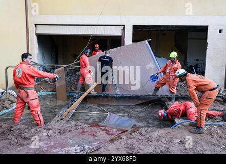 Die „Brigada de Rescate Topos Tlatelolco“ ist ein Rettungsteam, das sich aus Freiwilligen in Gebieten zusammensetzt, die von Naturkatastrophen betroffen sind. Erste-Hilfe-Unfälle Stockfoto