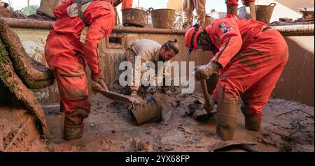 Die „Brigada de Rescate Topos Tlatelolco“ ist ein Rettungsteam, das sich aus Freiwilligen in Gebieten zusammensetzt, die von Naturkatastrophen betroffen sind. Erste-Hilfe-Unfälle Stockfoto