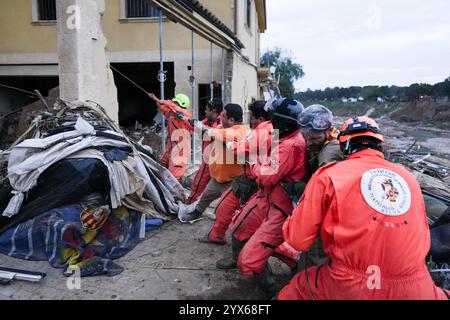 Die „Brigada de Rescate Topos Tlatelolco“ ist ein Rettungsteam, das sich aus Freiwilligen in Gebieten zusammensetzt, die von Naturkatastrophen betroffen sind. Erste-Hilfe-Unfälle Stockfoto