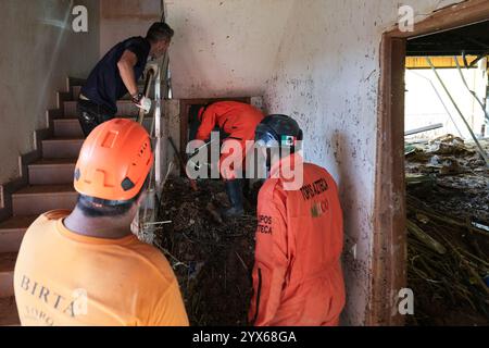 Die „Brigada de Rescate Topos Tlatelolco“ ist ein Rettungsteam, das sich aus Freiwilligen in Gebieten zusammensetzt, die von Naturkatastrophen betroffen sind. Erste-Hilfe-Unfälle Stockfoto