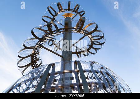 Rom, Italien. Dezember 2024. Detail des Weihnachtsbaums auf der Spanischen Treppe von Bulgari (Foto: Matteo Nardone/Pacific Press) Credit: Pacific Press Media Production Corp./Alamy Live News Stockfoto