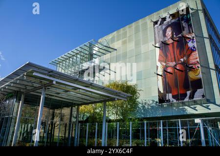 Kunstinstallation mit dem Titel Home House von Stacy Lynn Waddell, ausgestellt auf Anne H. Fitzpatrick Fassade, Isabella Stewart Gardner Museum, Stockfoto