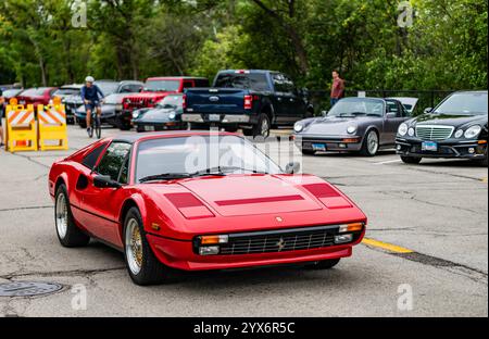 Chicago, Illinois - 29. September 2024: 1980 Ferrari 308 GTSI. Rot 1980 Ferrari 308 GTSI auf der Straße Stockfoto