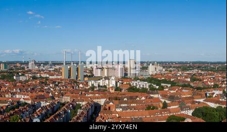 Luftaufnahme des Kraftwerks Hannover-Linden und des Wohnkomplexes Ihme Center, Niedersachsen, Deutschland Stockfoto