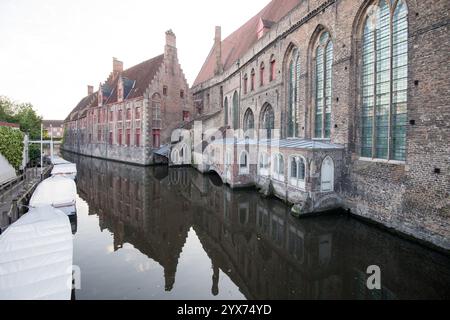 Hans Memling Museum in Oud Sint-Janshospitaal /Ancien Hôpital Saint-Jean (altes St. John's Hospital) gegründet im XII Jahrhundert, das älteste noch erhaltene hospit Stockfoto