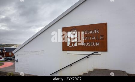 Husavik, Island, 21.05.22. Husavik Walmuseum mit Meeres- und Walausstellungen, Außenansicht der Gebäudefassade und des Schilders. Stockfoto
