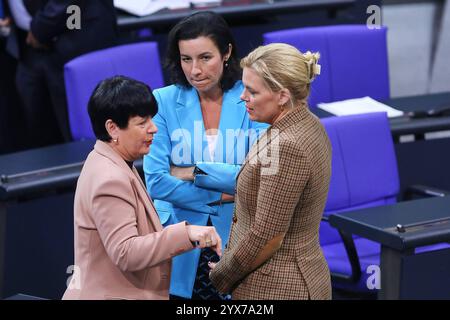 Berlin, Deutschland, 07.11.2024: Deutscher Bundestag: 197. Bundestagssitzung: Christine Aschenberg-Dugnus, FDP, Dorothee Bär, CSU und Julia Klöckner, CDU *** Berlin, 07 11 2024 Deutscher Bundestag 197 Bundestagssitzung Christine Aschenberg Dugnus, FDP, Dorothee Bär, CSU, und Julia Klöckner, CDU Copyright: xdtsxNachrichtenagenturx dts 50868 Stockfoto