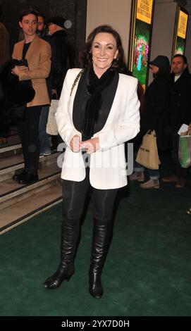 Shirley Ballas bei der „Robin Hood“ Panto Press Night, dem London Palladium, Argyll Street, am Donnerstag, den 12. Dezember 2024 in London, England, Großbritannien. KAPPE/C Stockfoto