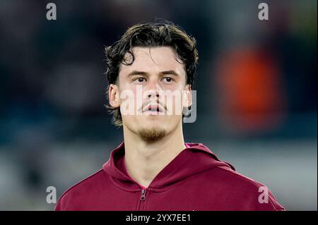 Rom, Italien. Dezember 2024. Mile Svilar von AS Roma während des UEFA Europa League 2024/25 League Phase MD6 Spiels zwischen AS Roma und Sporting Braga am 12. Dezember 2024 in Rom. Quelle: Giuseppe Maffia/Alamy Live News Stockfoto