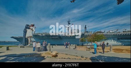 Das USS Midway Museum und die bedingungslose Kapitulation (Skulptur) in San Diego, Kalifornien, USA Stockfoto