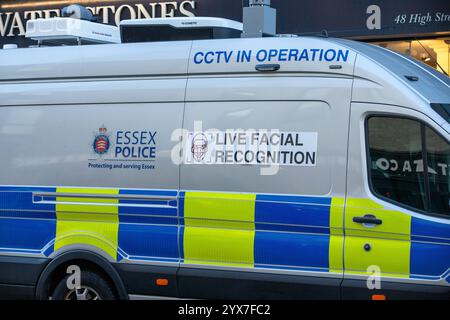 Brentwood uk Essex 14. Dezember 2024 Polizei benutzt Gesichtserkennungs-Van in der High Street Brentwood Essex es wurde nicht bestätigt, ob sie nach einer bestimmten Person suchen oder nur eine Routineüberprüfung. Credit: Richard Lincoln/Alamy Live News Stockfoto