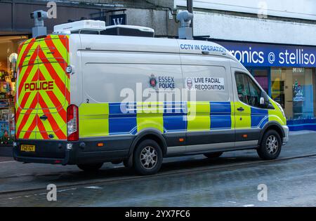 Brentwood uk Essex 14. Dezember 2024 Polizei benutzt Gesichtserkennungs-Van in der High Street Brentwood Essex es wurde nicht bestätigt, ob sie nach einer bestimmten Person suchen oder nur eine Routineüberprüfung. Credit: Richard Lincoln/Alamy Live News Stockfoto