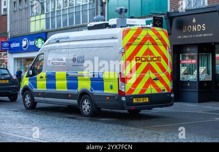 Brentwood uk Essex 14. Dezember 2024 Polizei benutzt Gesichtserkennungs-Van in der High Street Brentwood Essex es wurde nicht bestätigt, ob sie nach einer bestimmten Person suchen oder nur eine Routineüberprüfung. Credit: Richard Lincoln/Alamy Live News Stockfoto