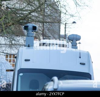 Brentwood uk Essex 14. Dezember 2024 Polizei benutzt Gesichtserkennungs-Van in der High Street Brentwood Essex es wurde nicht bestätigt, ob sie nach einer bestimmten Person suchen oder nur eine Routineüberprüfung. Credit: Richard Lincoln/Alamy Live News Stockfoto