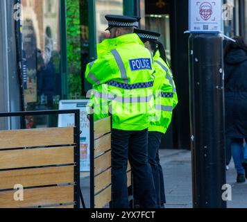 Brentwood uk Essex 14. Dezember 2024 Polizei benutzt Gesichtserkennungs-Van in der High Street Brentwood Essex es wurde nicht bestätigt, ob sie nach einer bestimmten Person suchen oder nur eine Routineüberprüfung. Credit: Richard Lincoln/Alamy Live News Stockfoto