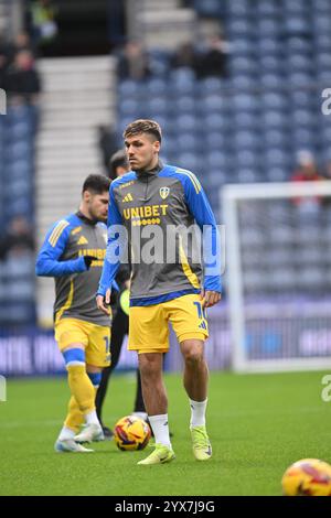 Deepdale, Preston, Großbritannien. Dezember 2024. EFL Championship Football, Preston North End gegen Leeds United; Joel Piroe von Leeds United während des warm Up Credit: Action Plus Sports/Alamy Live News Stockfoto