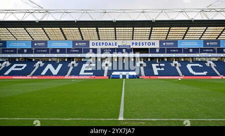 Deepdale, Preston, Großbritannien. Dezember 2024. EFL Championship Football, Preston North End gegen Leeds United; Ansicht der technischen Bereiche des Teams Credit: Action Plus Sports/Alamy Live News Stockfoto