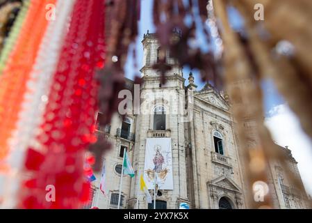 Salvador, Bahia, Brasilien - 08. Dezember 2024: Blick auf die Fassade der Kirche unserer Lieben Frau von der Empfängnis von Praia in der Stadt Salvador, Bahia. Stockfoto