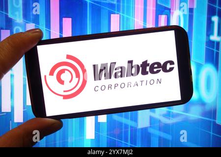 Polen. Dezember 2024. In dieser Fotoabbildung wird das Firmenlogo von Wabtec auf einem Smartphone-Bildschirm angezeigt. Quelle: SOPA Images Limited/Alamy Live News Stockfoto