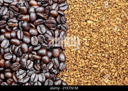 Instant-Granulat-Kaffee und Kaffeebohnen. Nahansicht Stockfoto