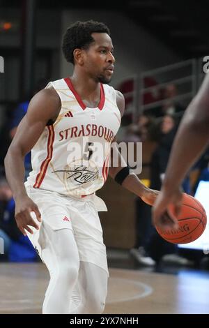 5 Dominic Artis VON SIG Strasbourgduring die französische Meisterschaft, Betclic Elite Basketball Spiel zwischen Stade Rochelais Basket und SIG Strasbourg am 13. Dezember 2024 im Gaston Neveur Stadion in La Rochelle, Frankreich - Foto Laurent Lairys / DPPI Stockfoto