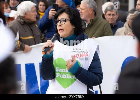 Madrid, Madrid, SPANIEN. Dezember 2024. Gesundheitsgewerkschaften, Gesundheitspersonal und Bewohner der südlichen Viertel von Madrid beschweren sich vor dem 12 de Octubre Hospital, verurteilen die Privatisierungspolitik im Bereich Gesundheit durch die Gemeinschaft Madrid und fordern mehr Budget für die öffentliche Gesundheit (Credit Image: © Ignacio Lopez Isasmendi/ZUMA Press Wire) NUR REDAKTIONELLE VERWENDUNG! Nicht für kommerzielle ZWECKE! Stockfoto