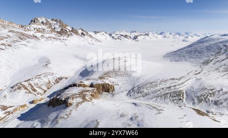 Winterlandschaft des Pamir-Plateaus, Jarty Gumbez, Provinz Gorno-Badakhshan, Tadschikistan, Zentralasien, Asien Stockfoto