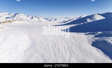 Winterlandschaft des Pamir-Plateaus, Jarty Gumbez, Provinz Gorno-Badakhshan, Tadschikistan, Zentralasien, Asien Stockfoto