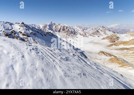 Winterlandschaft des Pamir-Plateaus, Jarty Gumbez, Provinz Gorno-Badakhshan, Tadschikistan, Zentralasien, Asien Stockfoto