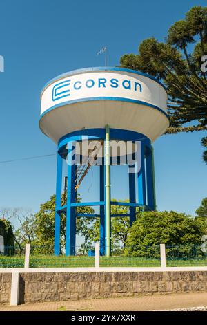 Nova Petropolis, Brasilien - 10. November 2024: Corsan Tank - Wasserversorgungsunternehmen in Rio Grande do Sul Stockfoto