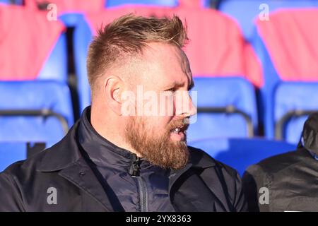 Manager Rob Elliot (Manager Crawley Town) vor dem Spiel der Sky Bet League 1 zwischen Peterborough und Crawley Town in der London Road, Peterborough am Samstag, den 14. Dezember 2024. (Foto: Kevin Hodgson | MI News) Credit: MI News & Sport /Alamy Live News Stockfoto