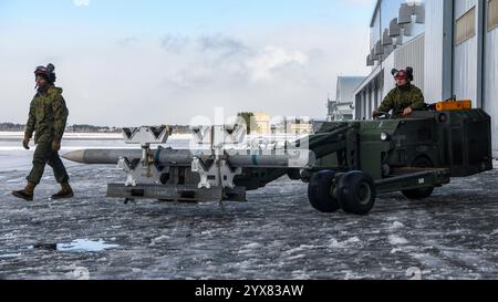 Xavier Gregory links und Christopher Fisher Fisher, beide Flugzeugtechniker mit Marine Fighter Attack Sq Stockfoto