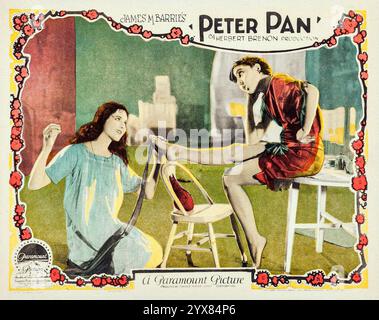 Adolph Zukor und Jesse L Lasky: James M Barrie's Peter Pan (Paramount 1924). Foyer Card - Stummfilm Stockfoto