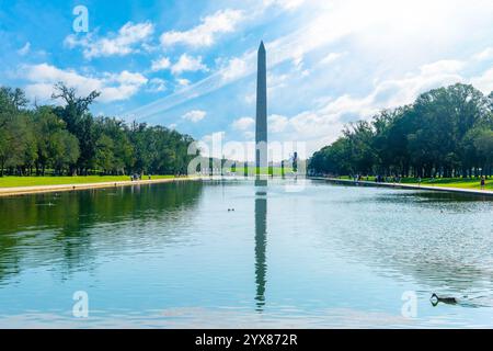 Washington Monument vom Lincoln Memorial Reflecting Pool aus gesehen. Washington DC, USA Stockfoto