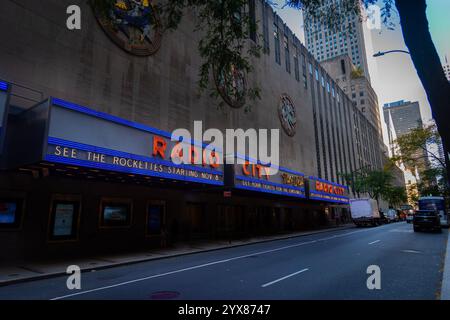 New York, USA - 07. Oktober 2024: Radio City Music Hall-Schild in Midtwon Manhattan Stockfoto