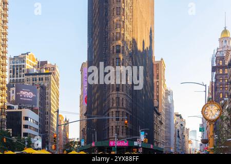 New York, USA - 07. Oktober 2024: Berühmtes Flatiron-Gebäude wird renoviert Stockfoto