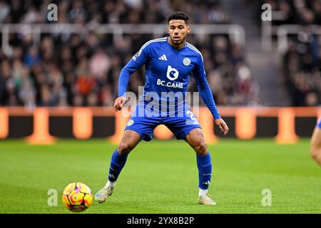 Newcastle upon Tyne, Großbritannien. Dezember 2024. St. James Park NEWCASTLE, ENGLAND – 14. DEZEMBER: James Justin aus Leicester City im Spiel der Premier League 2024/25 in der 16. Matchweek zwischen Newcastle United und Leicester City FC im St. James’ Park am 14. Dezember 2024 in Newcastle, England. (Richard Callis/SPP) Credit: SPP Sport Press Photo. /Alamy Live News Stockfoto